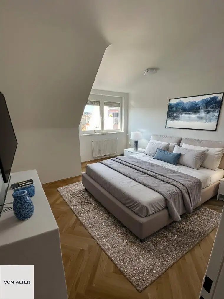 Befristet vermietet: Dachgeschosswohnung mit 2 Zimmern und 13 m²  Terrasse