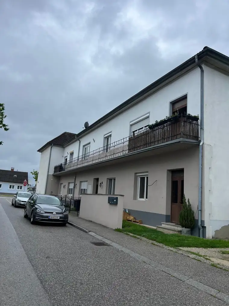 Modernisiertes Wohnhaus mit Garten und Keller