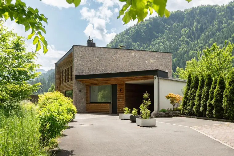 Moderne stilvolle Villa in unvergleichlicher Lage „Alpine Exklusivität auf höchstem Niveau“