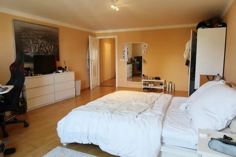 Altbau-Eigentumswohnung mit 3 Zimmern im Herzen von Mülln - 