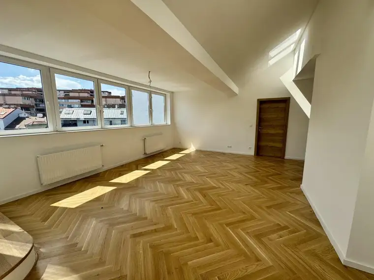 Neuwertige 4-Zi-DG-Wohnung mit Terrasse in 1210 Wien – 153m², eigener Aufzug!