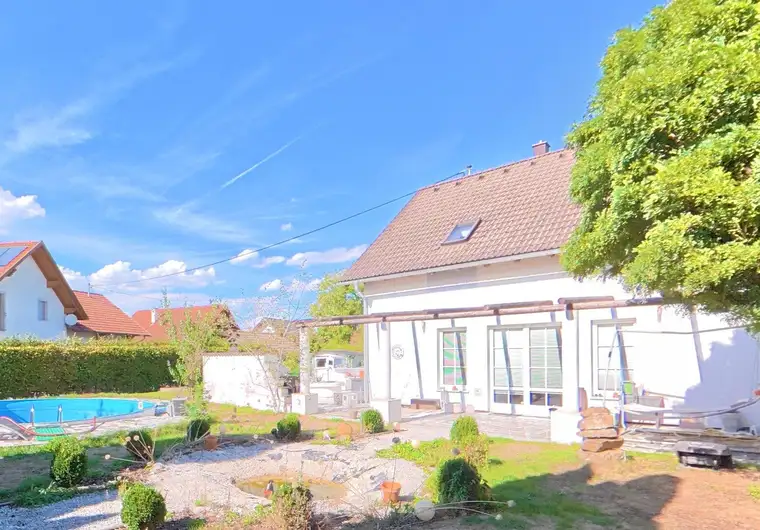Charmantes 4-Zimmer-Einfamilienhaus in Neuzeug mit 2 Terrassen und 3 Stellplätzen!