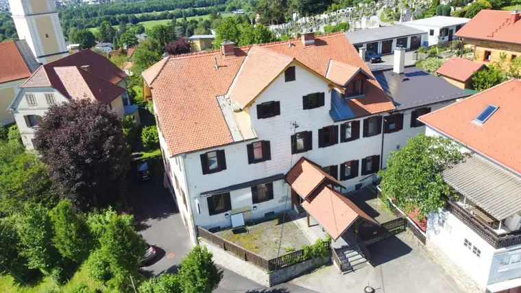 Mehrparteienhaus mit ehemaligem Gasthaus in Graz-St. Veit