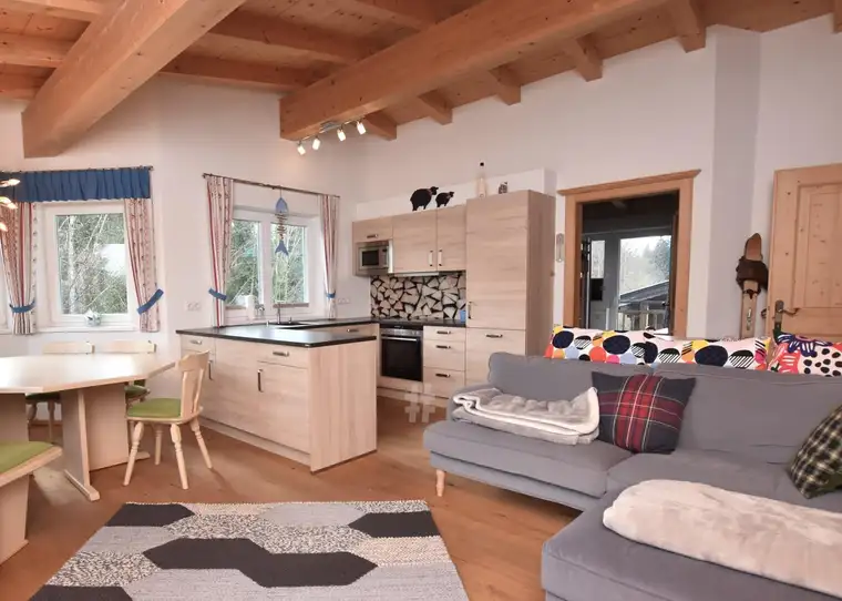Gemütliche Dachgeschosswohnung mit Bergblick – voll möbliert &amp; bezugsbereit