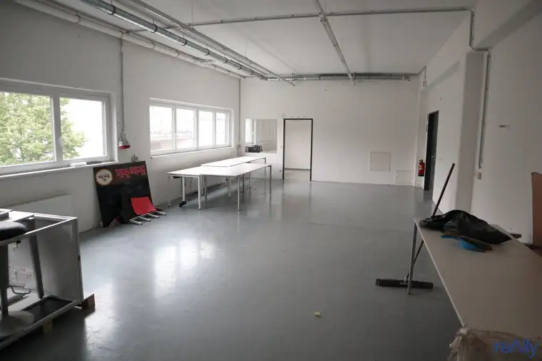Modernisiertes Büro inkl. Individuelle Raumaufteilung je nach Kundenwunsch