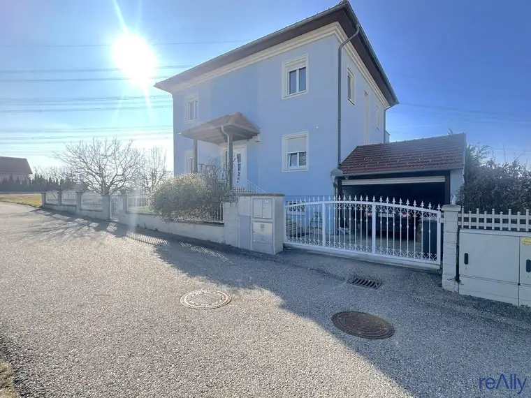 Traumhaftes Einfamilienhaus mit Fernblick in Grünruhelage