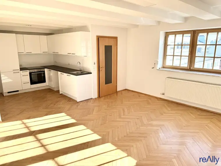 Lichtdurchflutende Dachgeschosswohnung mit 2 Zimmer