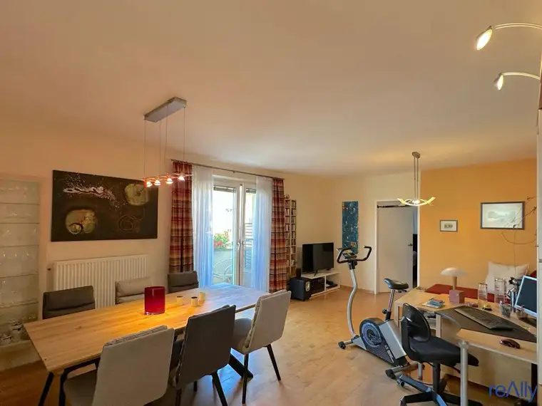 Geräumige 4 Zimmer Wohnung mit Balkon, in Top-Lage von Schwechat