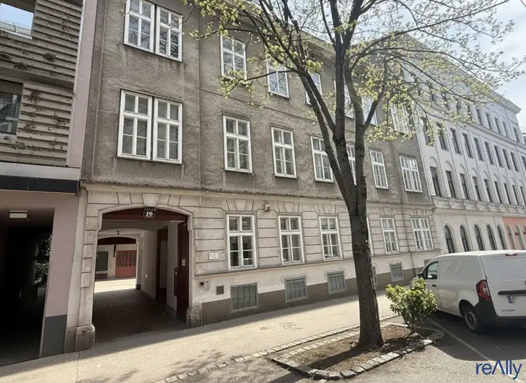Moderne Betriebsliegenschaft inkl. Garage/Lager und privater Zufahrt