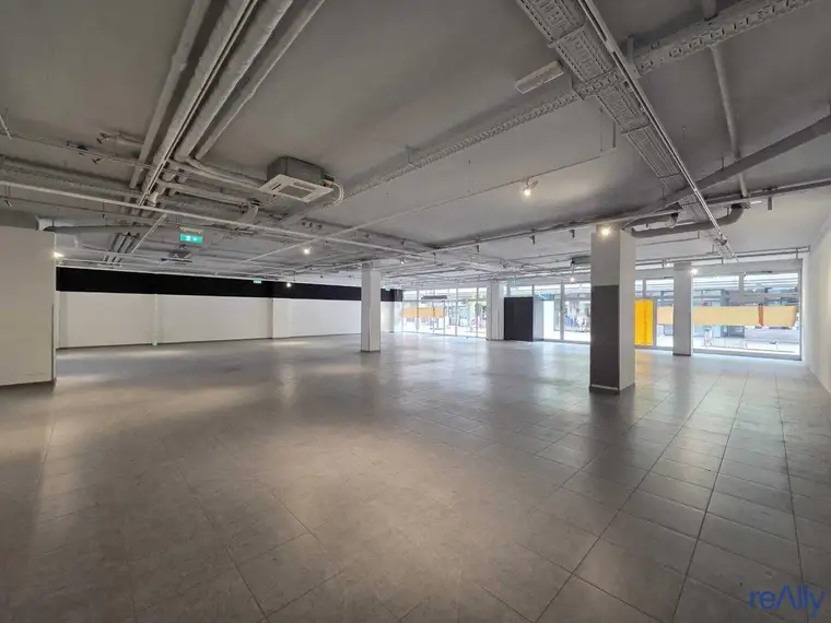 Hoch frequentiertes Geschäftslokal direkt in Stock-City Plaza zu vermieten