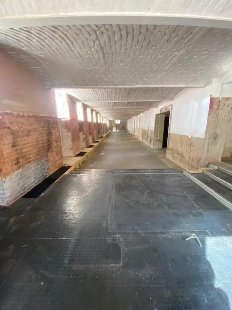 Großzügiges Geschäftslokal Büro Praxis Werkstatt Lager in 1100 Wien 350.000,- €, 207.15m²,