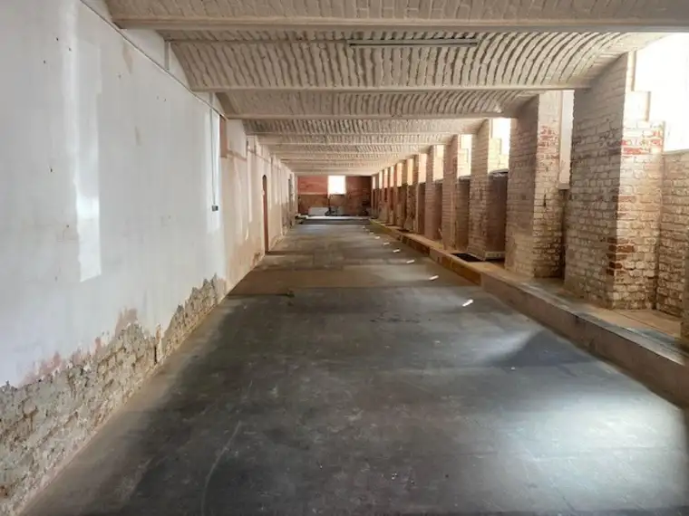 Großzügiges Geschäftslokal Büro Praxis Werkstatt Lager in 1100 Wien 350.000,- €, 207.15m²,