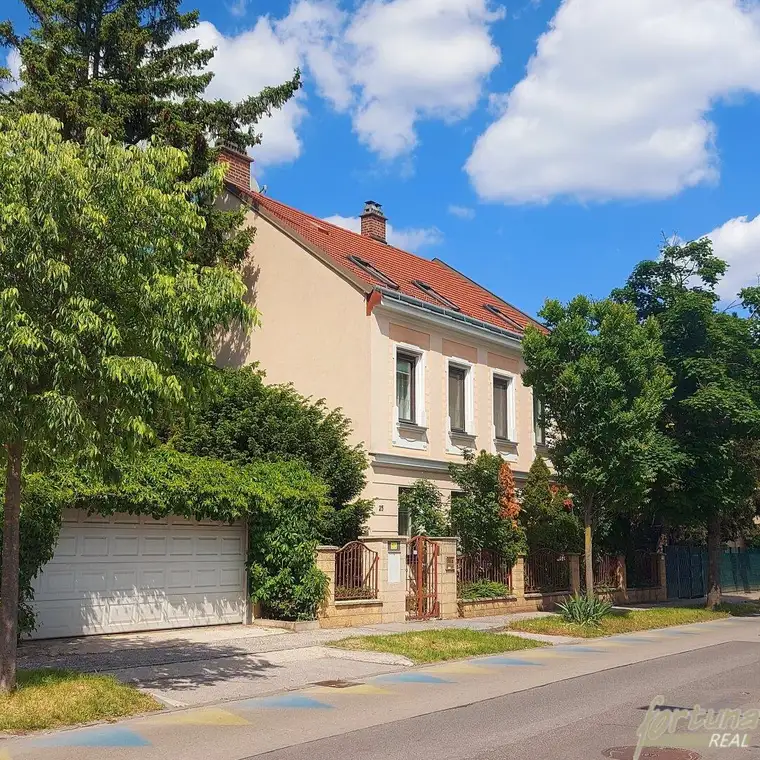 Traumhafte Jugendstilvilla mit uneinsehbarem Garten und vielfältigen Nutzungsmöglichkeiten