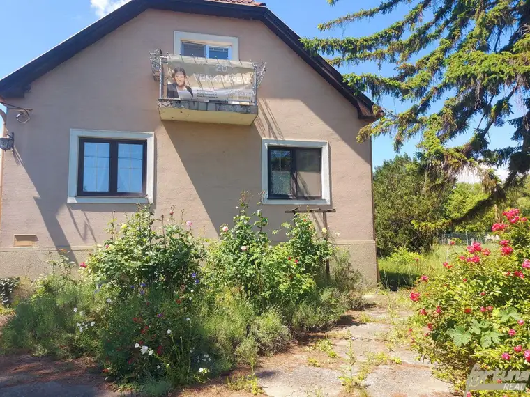 Charmantes Haus mit großem Garten in zentraler Lage von Schwadorf – mit großem Potenzial!