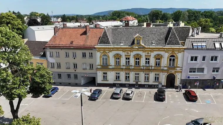 Büro-Zinshaus am Rathausplatz - Umbau zu Wohnungen &amp; DG-Ausbau &amp; Bestandsfreiheit möglich