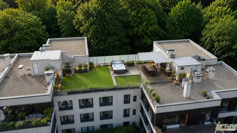 Exklusives Penthouse mit Hotelambiente – Hallenbad, Spa-Bereich, Partykeller und uneinsehbarer Dachterrasse