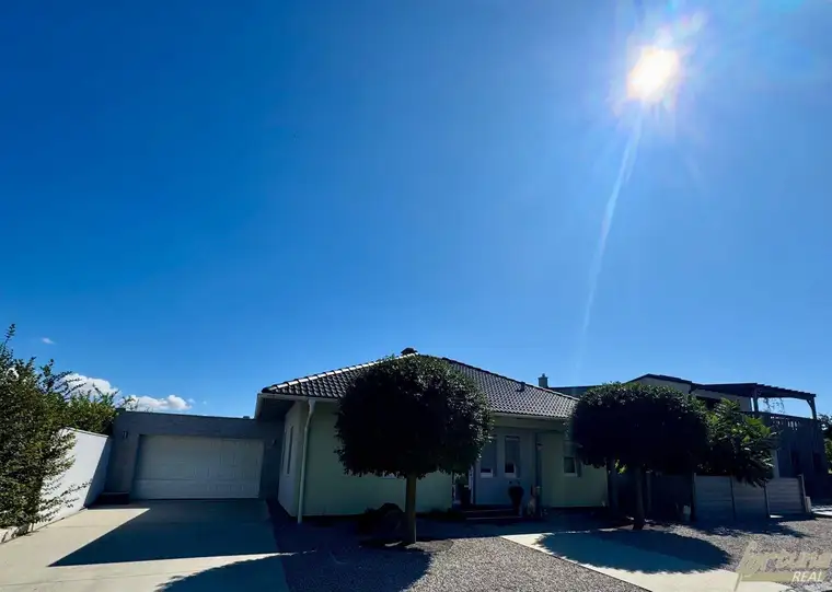 Einfamilienhaus mit Garten und Pool direkt in Podersdorf am Neusiedlersee.
