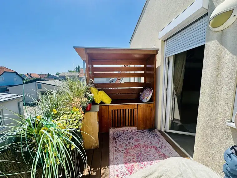 Charmante 3-Zimmer - DG Wohnung mit Balkon, Garage &amp; Klimaanlage in Kottingbrunn - WBF Übernahme möglich
