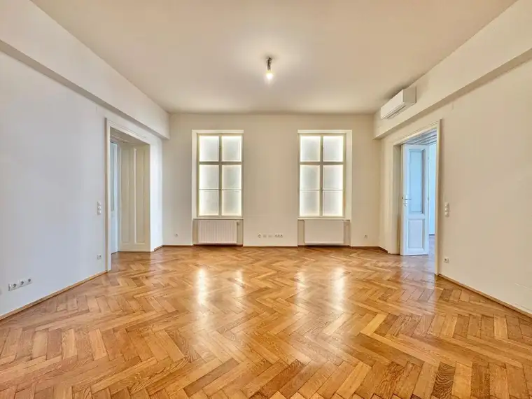 GENERALSANIERT - REPRÄSENTATIVER 4 ZIMMER STILALTBAU BEI WIENER STAATSOPER