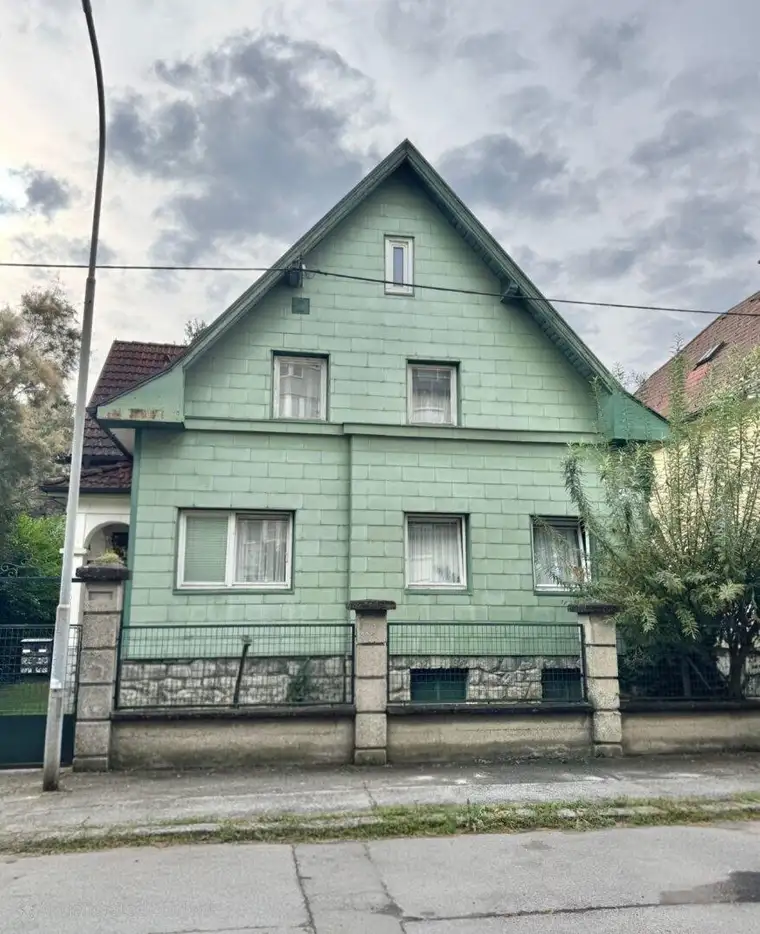 SANIERUNGSBEDÜRFTIGES EINFAMILIENHAUS + GROSSEM GARTEN NAHE KORNEUBURGER HAUPTPLATZ