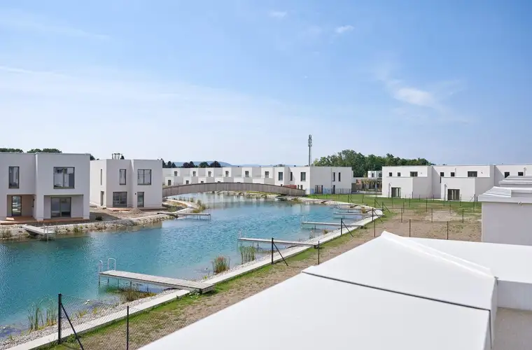 HOCHWERTIGES SEEHAUS AUF EIGENGRUND MIT EIGENEM STEG + GARTEN + GARAGE
