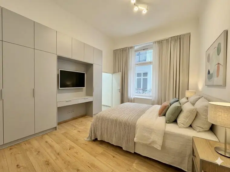 HOFRUHELAGE - GENERALSANIERTER 2-ZIMMER-ALTBAU NAHE U3