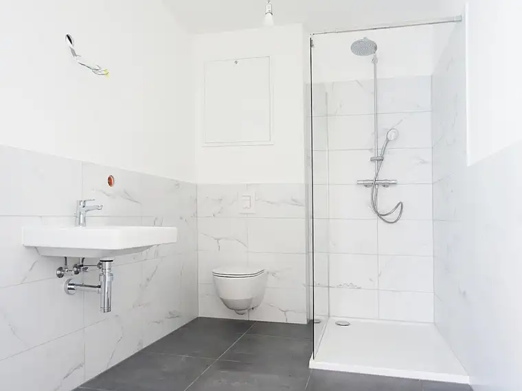 SUPER-GELEGENHEIT - ca 3,53% Rendite - vermietete 3 Zimmer Wohnung mit Terrasse im Zentrum von Wiener Neustadt