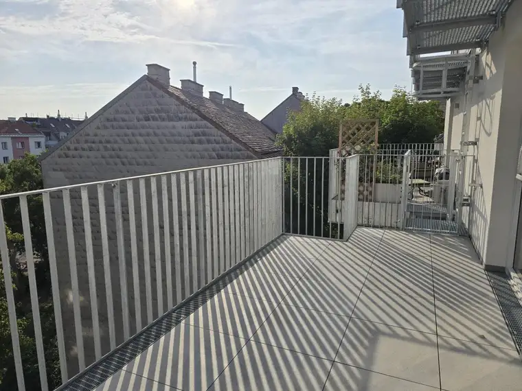 ERSTBEZUG 3 Zimmer DG-Balkon-Neubauwohnung