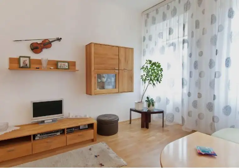 Modernisierte 2-Zimmer-Wohnung am Kaisermühlendamm