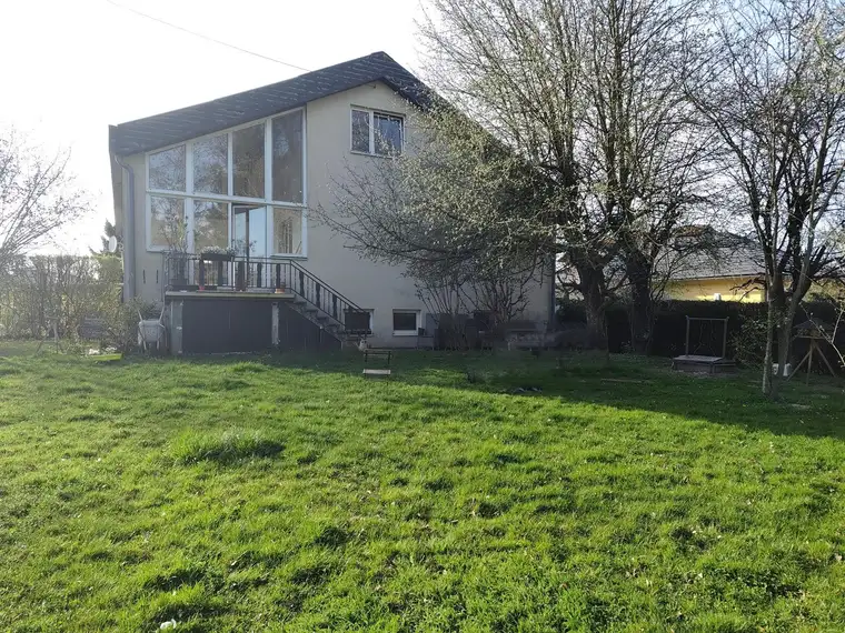 Einfamilienhaus mit Potential und großem Grundstück, provisionsfrei