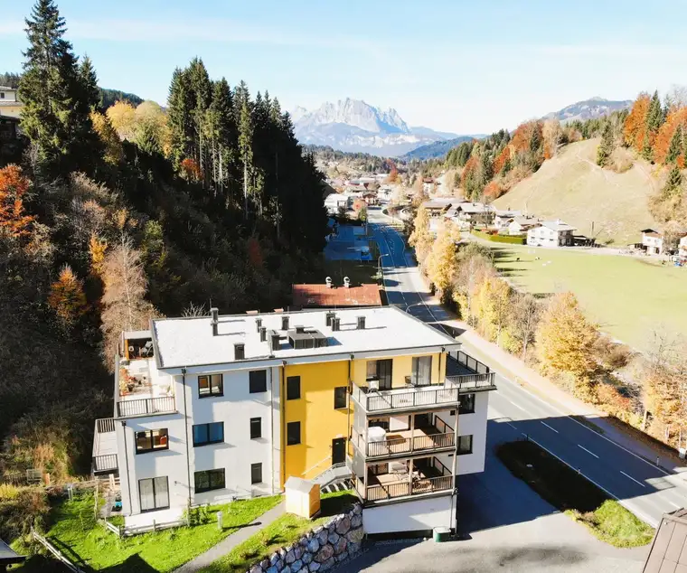 In seiner Art seltenes und daher außergewöhnliches Investitionsobjekt - private Penthouse-Wohnung mit Ordinations-/ Therapieräumen/ touristische Vermietung