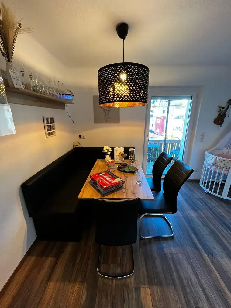 Renovierte 2-Zimmer Wohnung mit Garten und Carport