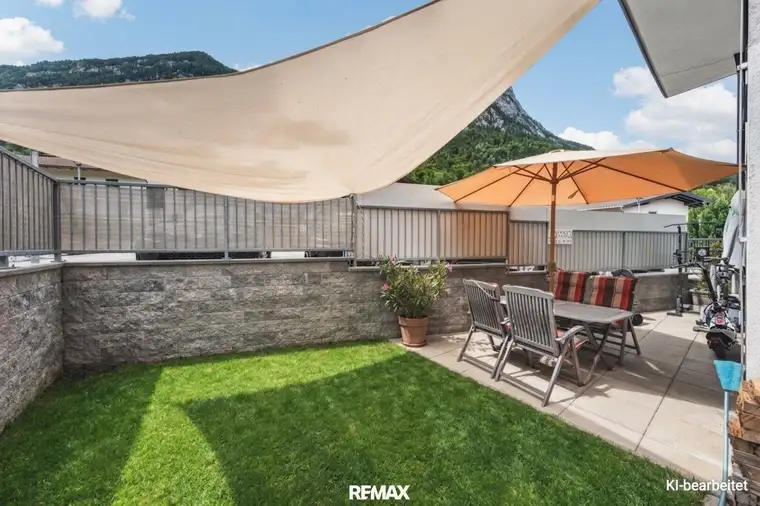 Gepflegte 4-Zimmer Wohnung mit Terrasse, Kamin &amp; 3 Stellplätzen!