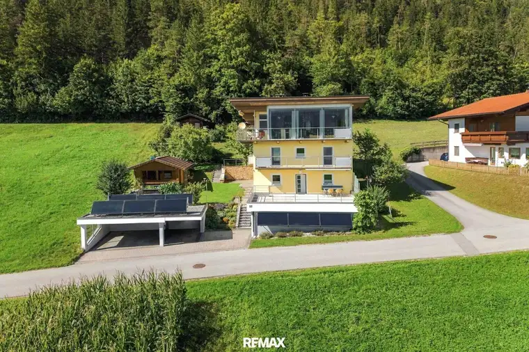 Traumhaft gelegenes Haus mit zwei Wohneinheiten &amp; wunderschöner Aussicht auf die umliegende Bergwelt!