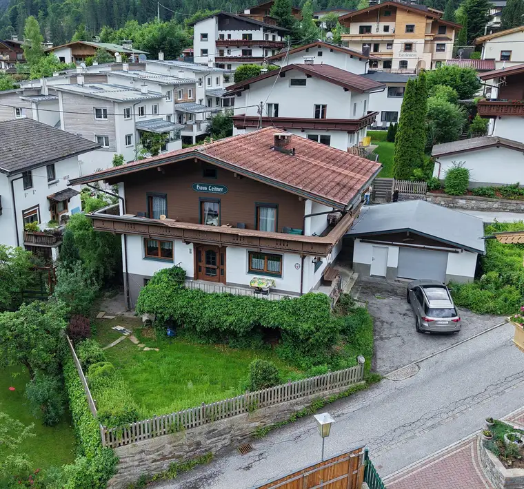 Charmantes Wohnhaus in sonniger Aussichtslage – Finkenberg, Dornau
