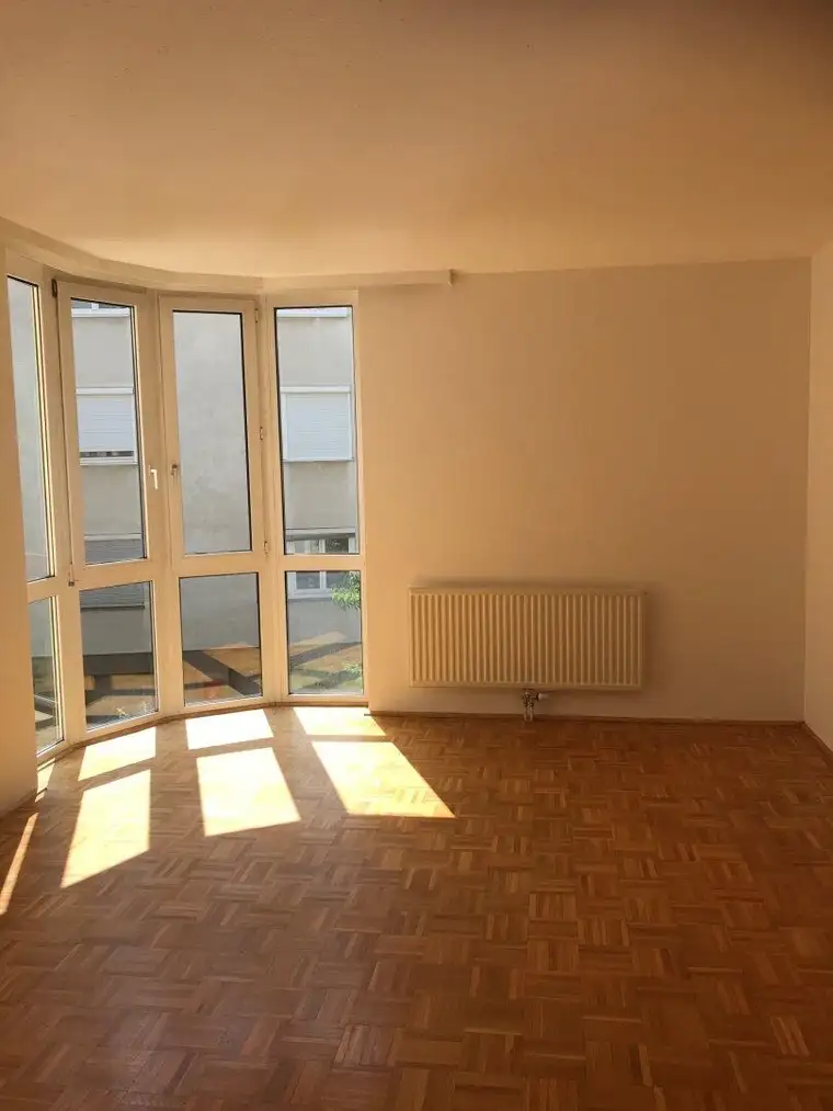 Helle 3-Zimmer-Wohnung mit Tiefgaragenstellplatz in zentraler Lage von Baden