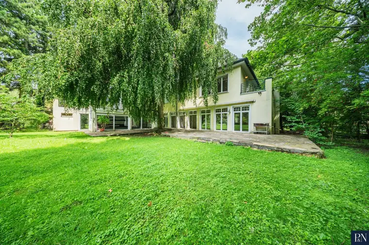 Exklusive Waldrand-Villa mit Traumgrundstück in der Hinterbrühl