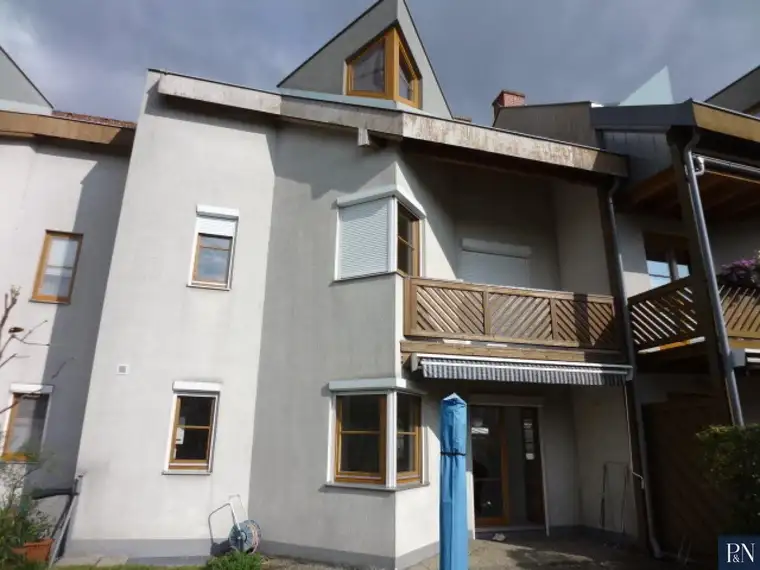 Reihenhaus in familienfreundlicher Wohnsiedlung, Tiefgarage, Garten