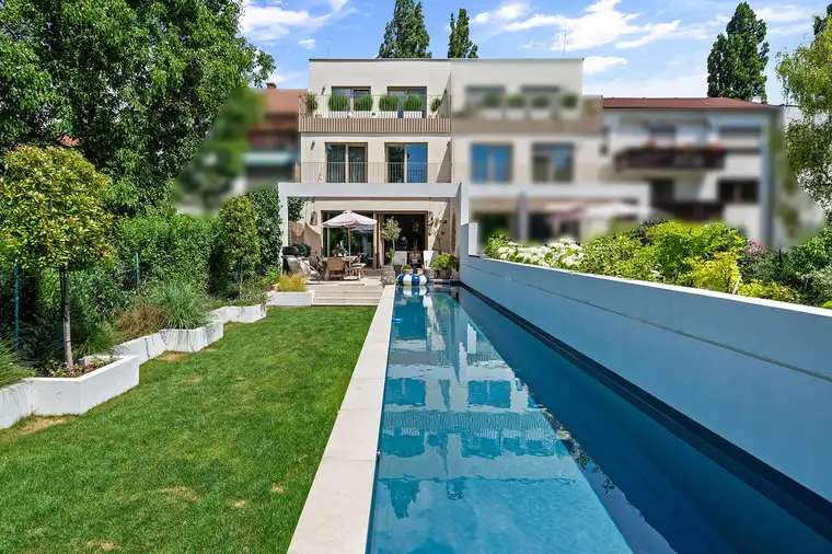 Moderne Doppelhaushälfte mit Pool, Sauna und großzügigem Raumkonzept