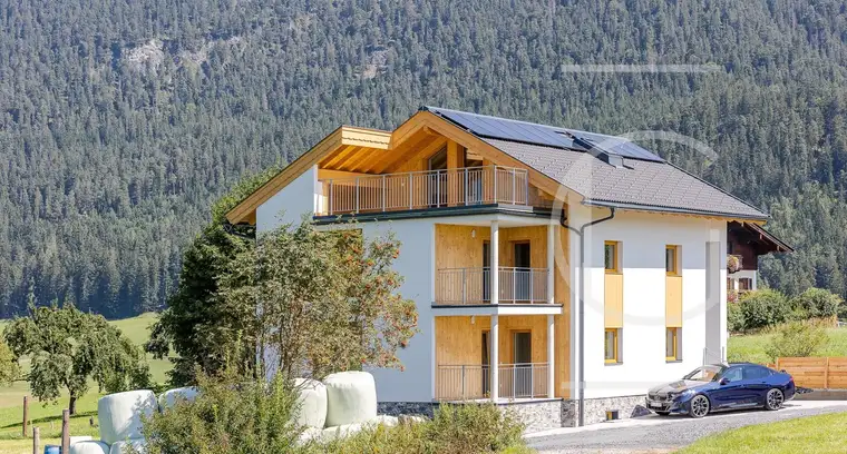 Hochwertig saniertes Mehrparteienhaus in Alleinlage am Ortsrand von Saalfelden!