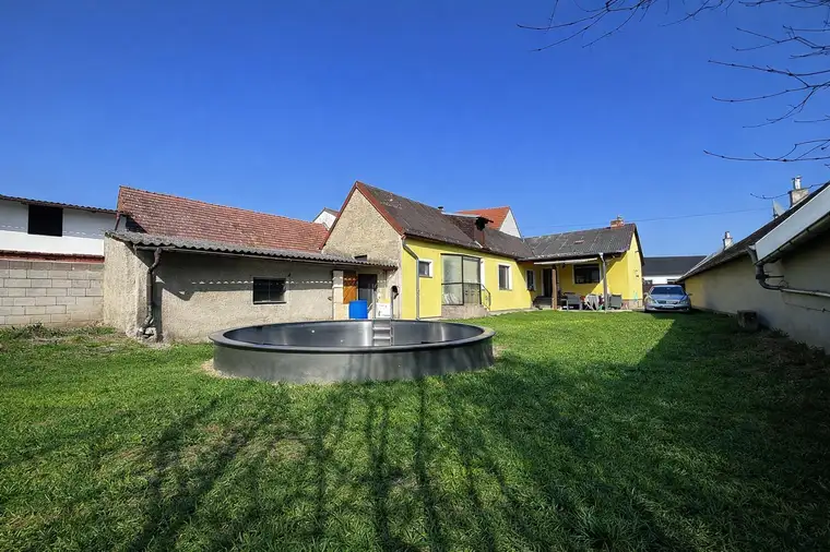 6-Zimmer-Mehrgenerationenhaus mit Keller (Wohnfläche 242 m², Grundstück 626 m²) nach teilweiser Sanierung im malerischen Dorf Edelstal, Burgenland