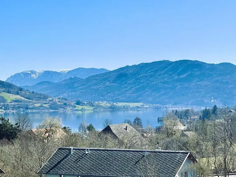 Dachgeschosstraum nahe Mondsee in St. Lorenz am Sonnenhang mit Terrasse und Seeblick - Freizeitwohnsitz erlaubt!
