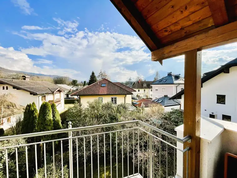 Dachgeschosswohnung mit großem Balkon und Tiefgaragenplatz in Premiumlage in Aigen