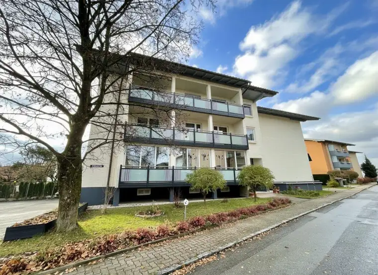 Ruhe und Infrastruktur – Ihre 2-Zimmer-Wohnung mit Loggia und Garage in Oberndorfer Bestlage, Zweitwohnsitz erlaubt!
