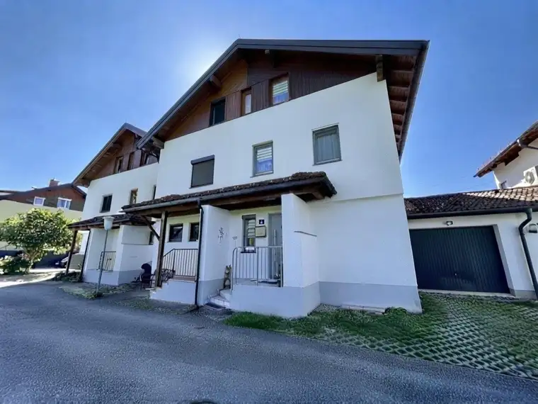 Gepflegte Doppelhaushälfte in Wals: 5 Zimmer, Garten &amp; Garage an Top-Lage!