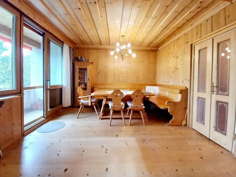 Traumhafte Etagenwohnung - 3 Zimmer, Loggia, Garage - Perfekt für Familien, Preis ist VB !!