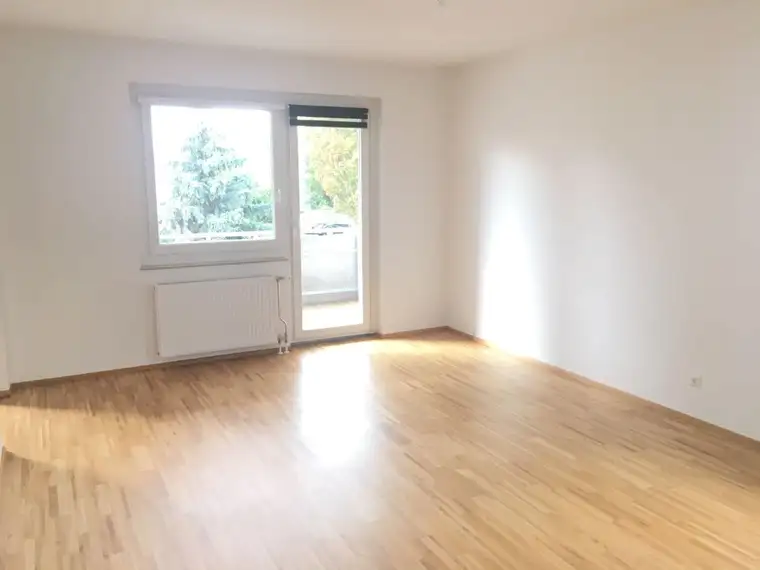 3,5-Zimmer-Wohnung mit Loggia und Parkplatz