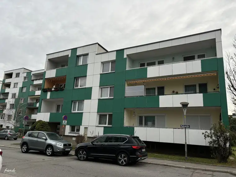 4-Zimmer-Wohnung mit Loggia und Parkplatz