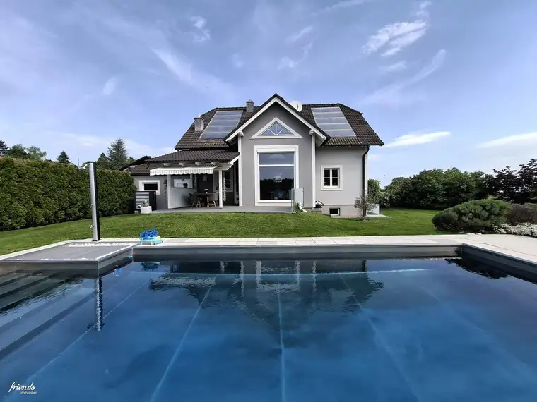Traumhaftes Einfamilienhaus mit Pool und sensationellem Fernblick