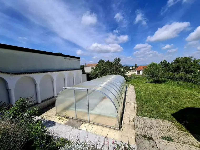 Super Liegenschaft: 6 Zimmer, Pool, Wintergarten und Garage – Ihr neues Zuhause!